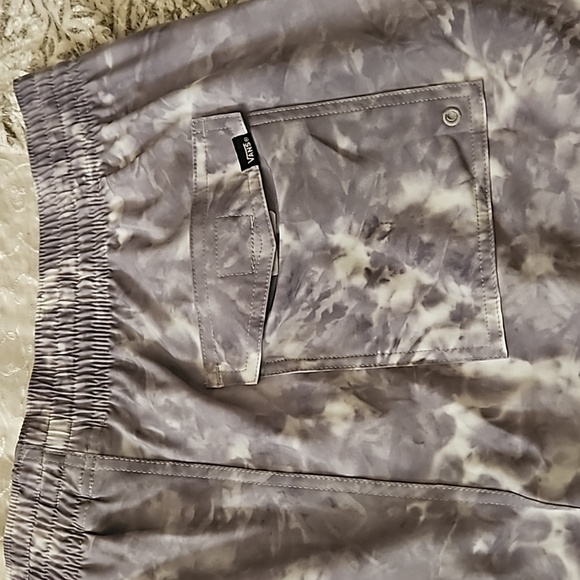 Vans XXL Vanphibian Shorts - Inseam 6" - Picture 7 of 9